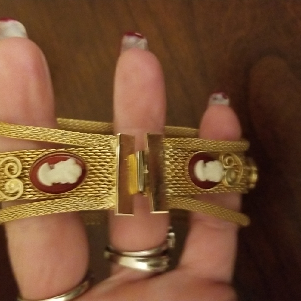 Golden vintage Cameo bracelet - Picture 8 of 9
